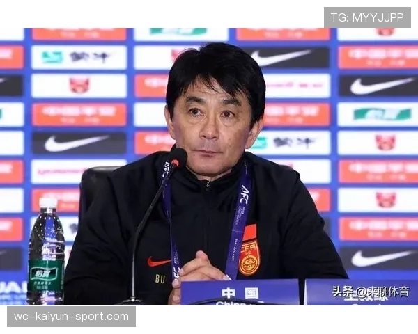 国家队主教练召开战术动员会 强调团队纪律，国家队教练组成员